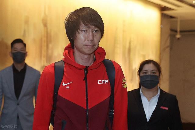 男男撅着屁股在宿舍被调教sp